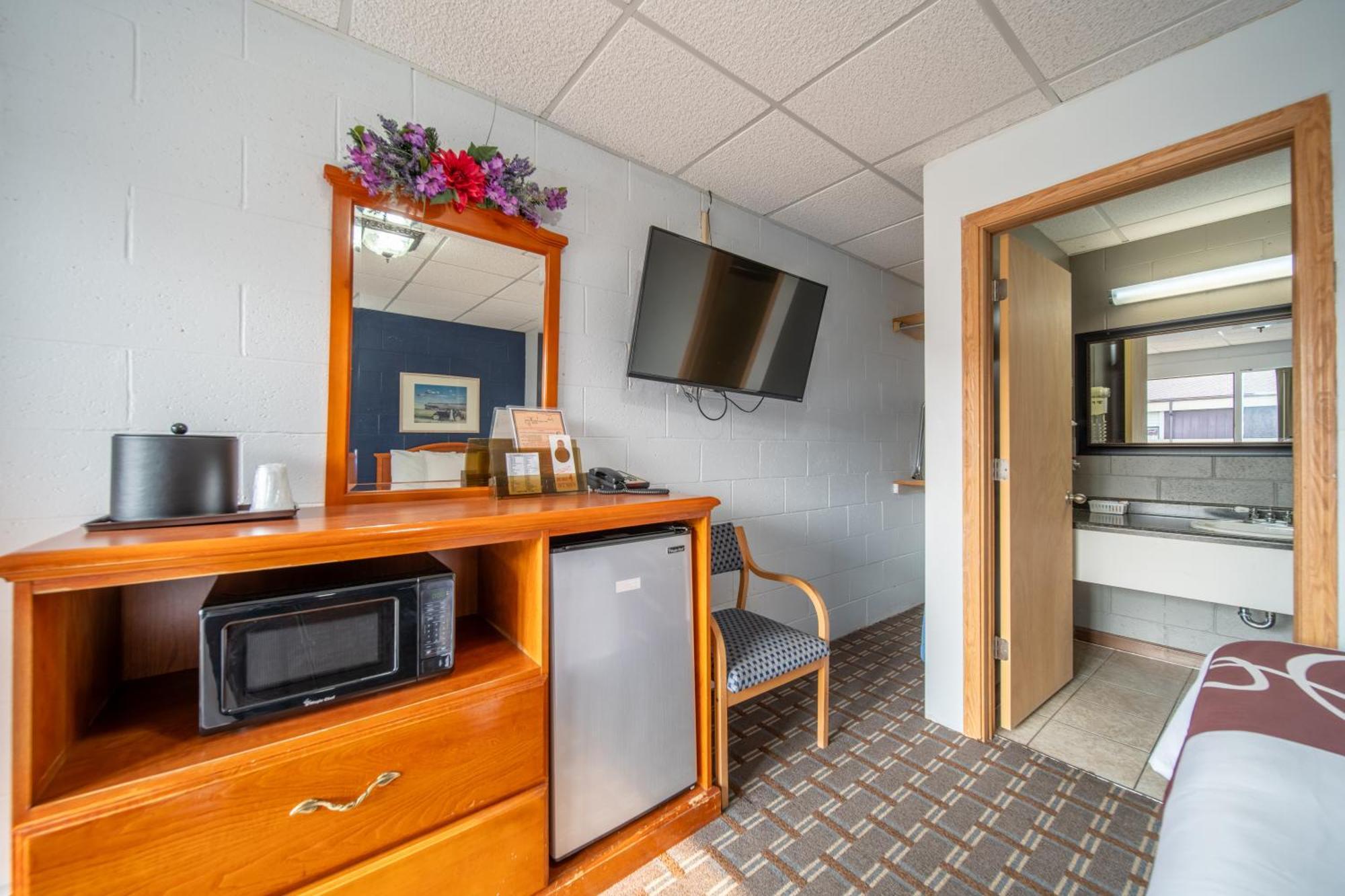 Sleep-Ees Inn, Saginaw & Frankenmuth Exterior foto